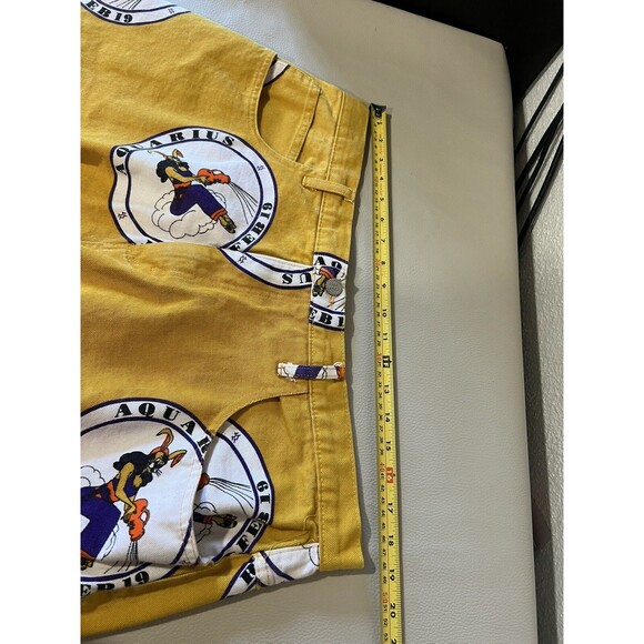 Vintage 90’s Yellow Shorts Aquarius Bunny  PinUp Rare Design Mens sz XL - Picture 4 of 8